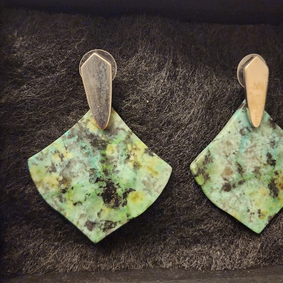 NWT Kendra Scott Green Stone Earrings - Picture 4 of 5